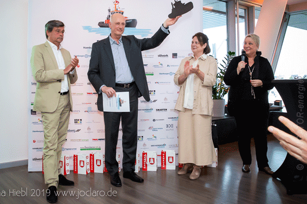 Navigator Energie erhält Bugsierer 2019 Ehrenpreis in Hamburg für das Charity-Projekt Energieherzen